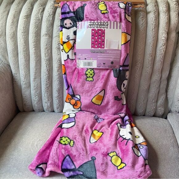 New! Hello Kitty Halloween Blanket - Kuromi Halloween Blanket - Sanrio Blanket - Picture 1 of 8
